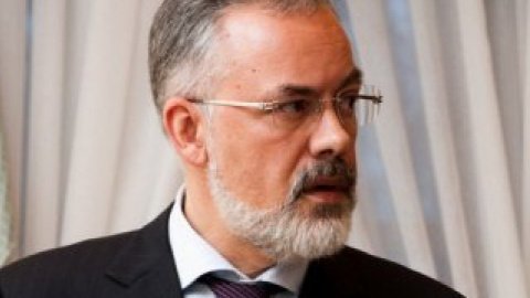 Слово "до речі" Табачник написал слитно.