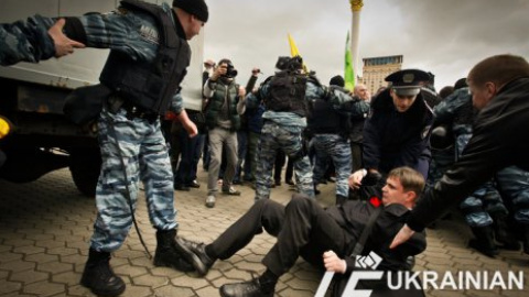 Потасовка оппозиции и милиции на Майдане
