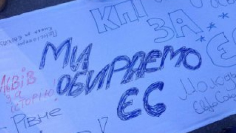 По словам организаторов данной акции, "письмо" уже отправлено Януковичу.