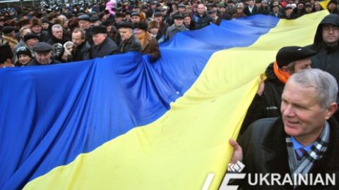 Во Львове на День Соборности создали "живую цепь"