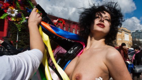 Femen провели акцию в поддержку LiveJournal