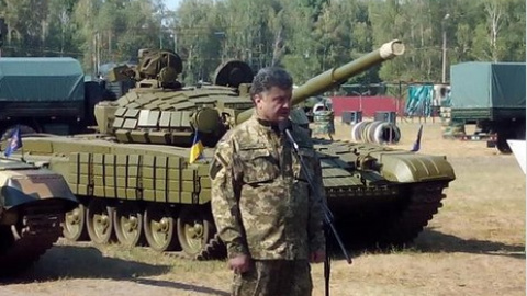 Порошенко відвідав презентацію нового озброєння для сил АТО