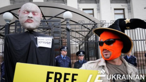 Акция в поддержку Pussy Riot у посольства России