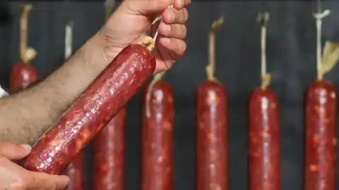 СБУ вилучає документи у виробника м’ясної продукції "Глобино", – ЗМІ