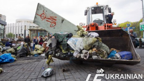 Разбор баррикад на Европейской площади