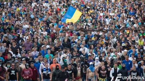 Марш фанатов перед финалом Кубка Украины по футболу