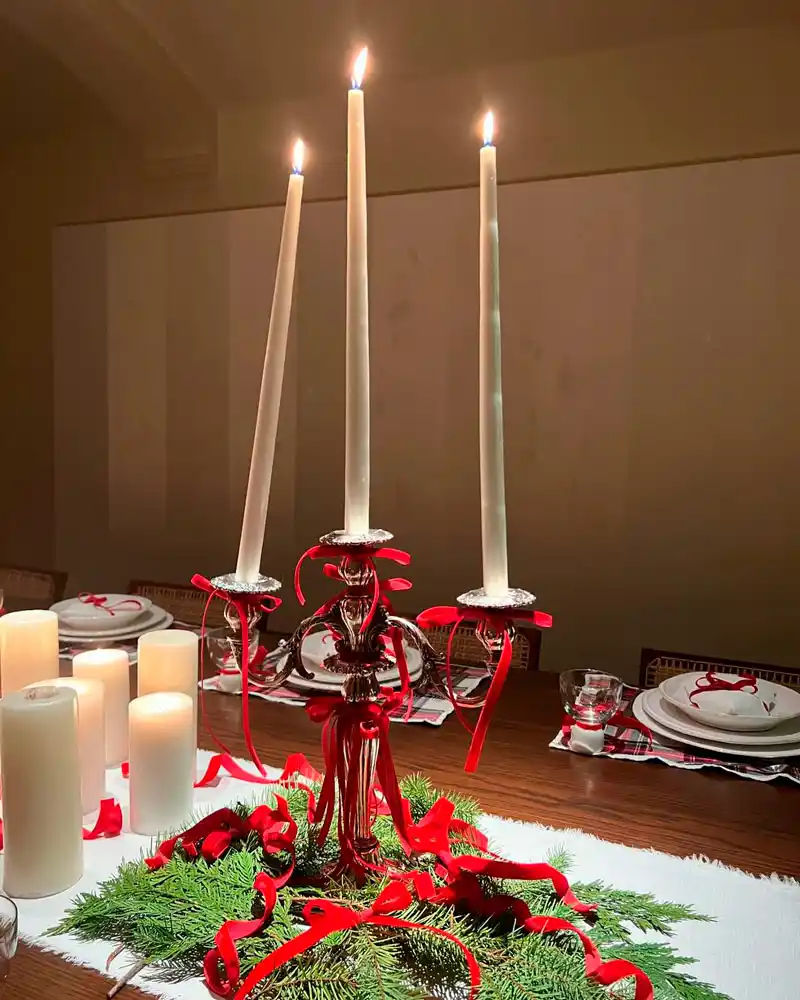Різдвяний декор будинку Кортні Кардаш'ян. Фото: instagram.com/kourtneykardash Різдвяний декор будинку Кортні Кардаш'ян. Фото: instagram.com/kourtneykardash
