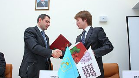 Губернатор Юрий Чмырь трудоустроит студентов-медиков