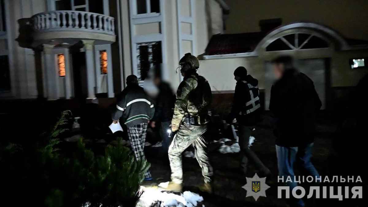 В УЗ проходять обшуки. Фото: Нацполіція