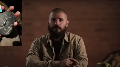 Валерій Маркус заявив, що знайшов GPS-трекер під днищем своєї машини. Скриншот: YouTubе/MARKUS