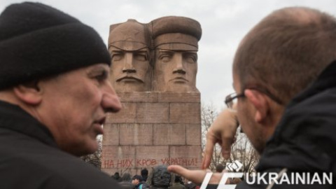 Попытка снести памятник чекистам в Киеве