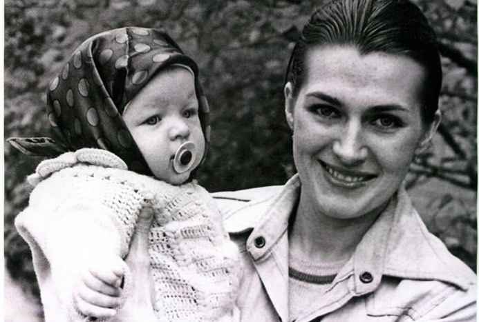 Мілла Йовович та її мати. Фото: Facebook/Milla Jovovich