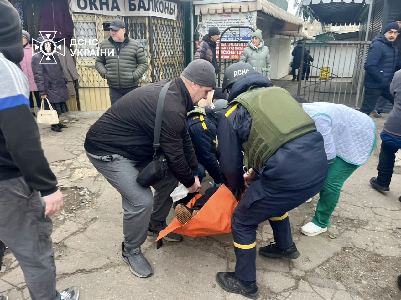 Наслідки обстрілу Нікополя. Фото: ДСНС