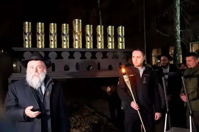 Менора у Києві. Фото: chabad.org