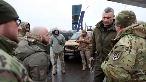 Кличко в Новый год посетил бойцов на передовой - привез им более тысячи дронов от громады Киева