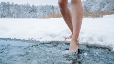 Водохреща, ополонка. Фото: depositphotos