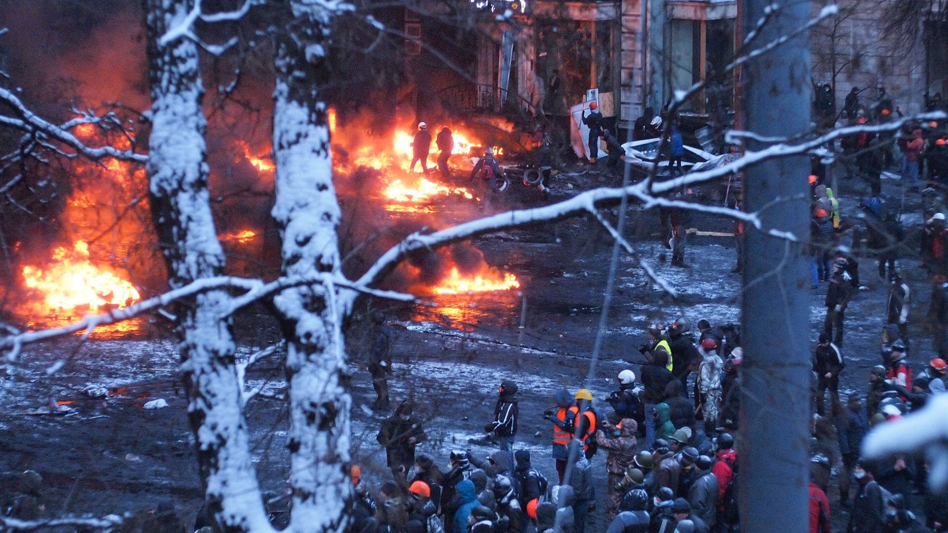 Border between bonfires and crowd