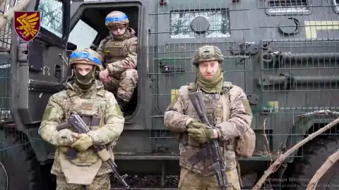 Украинские военные, захватившие в плен солдат из КНДР. Скриншот видео