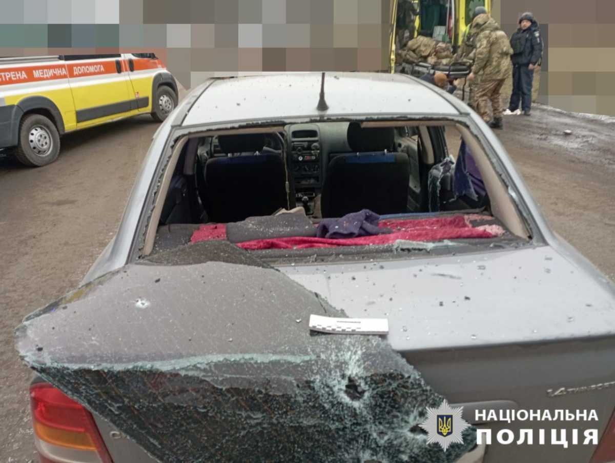 Пошкоджене цивільне авто. фото: Нацполіція