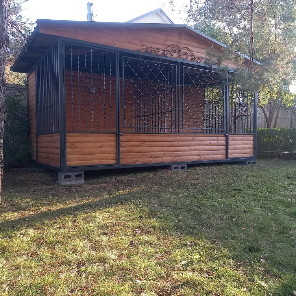 Вольєр для собак Друзя за 300 тис. грн. Фото джерел УН