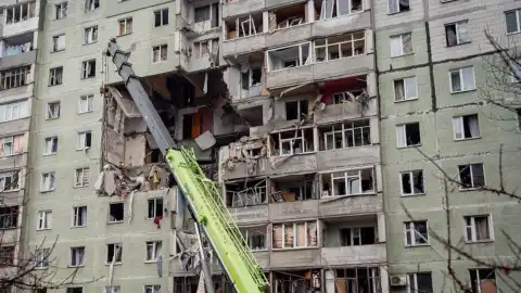 Дом, куда 30 января попал российский "шахед". Фото: ГосЧС Сумщины.