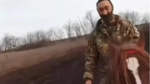 Через втрати бронетехніки російські військові пересідають на коней, – Forbes