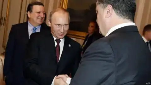 СМИ опубликовали редкое видео Порошенко: вопреки решению СНБО пообещал Лаврову ЧФ в Крыму