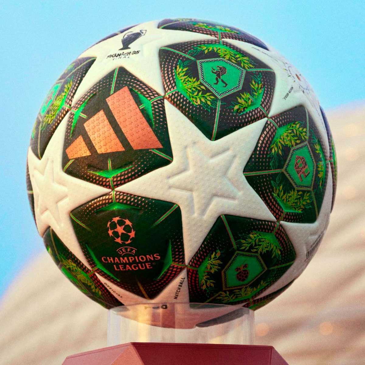 М'яч для фінального матчу Ліги чемпіонів сезону 2024/25. Фото: УЄФА