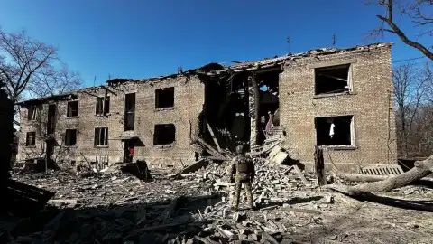 Последствия авиаудара армии РФ по Константиновке. Фото: Facebook / Сергей Горбунов.