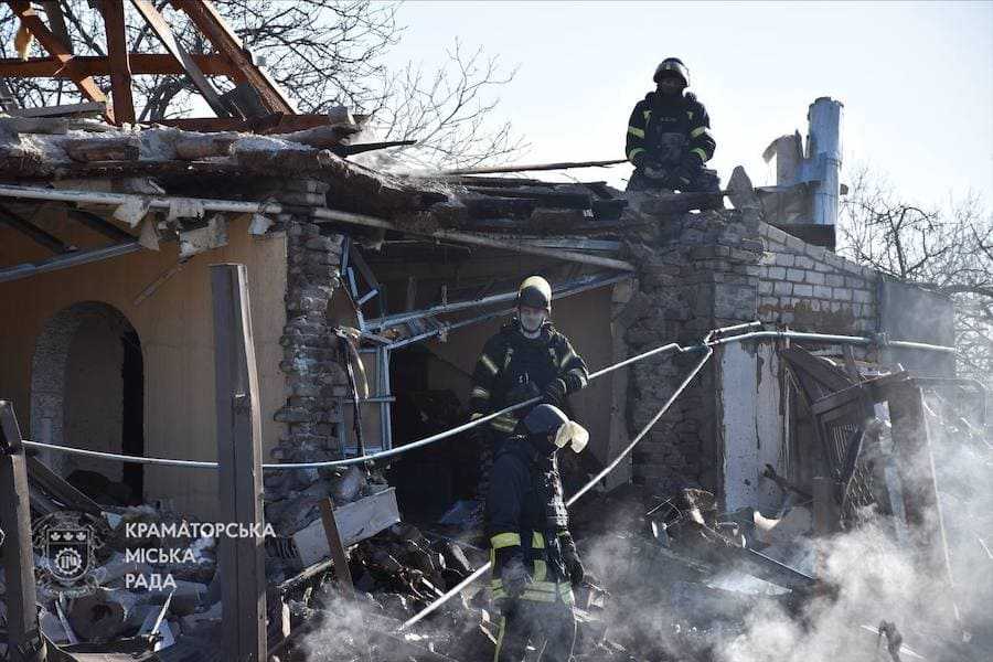 Наслідки російського обстрілу Краматорська. Фото: Краматорська міська рада.