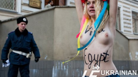 Femen потребовали от Мубарака не оттягивать конец