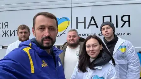 Валерій Дубіль, Віта Присяжнюк і волонтери БФ молодіжної ініціативи "Надія" передали новітні РЕБи й обладнання для ГУР