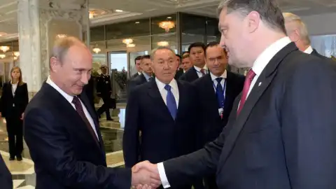 Владимир Путин и Петр Порошенко