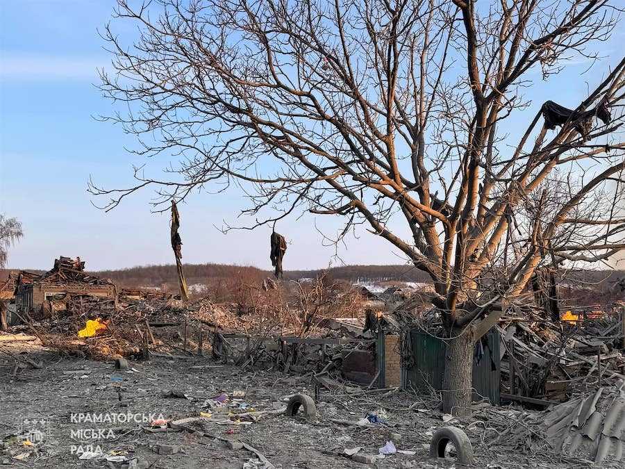 Наслідки російського обстрілу. Фото: Краматорська міська рада.