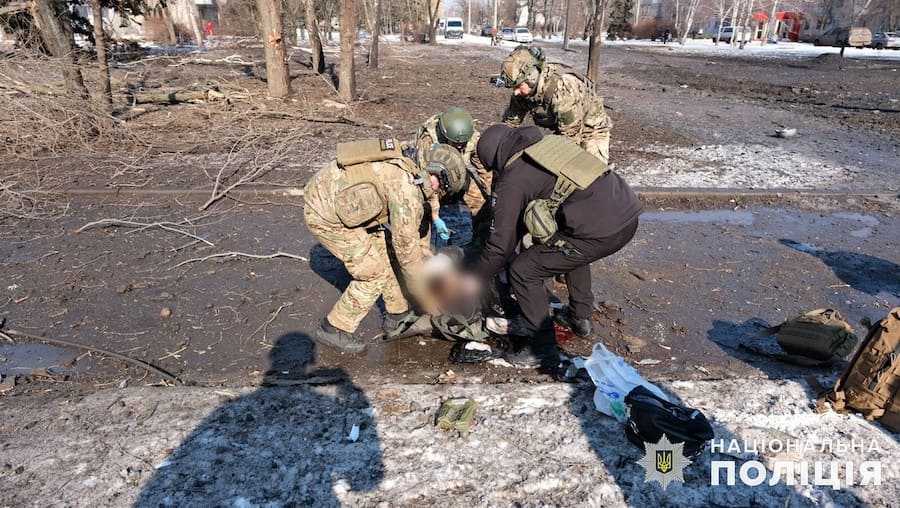 Наслідки авіаудару армії РФ по Костянтинівці. Фото. Нацполіція України.