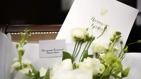 Президент Володимир Зеленський привітав українок. Фото: ОПУ.