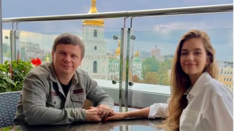 Дмитро Комаров і Олександра Кучеренко. Фото: instagram.com/komarovmir/