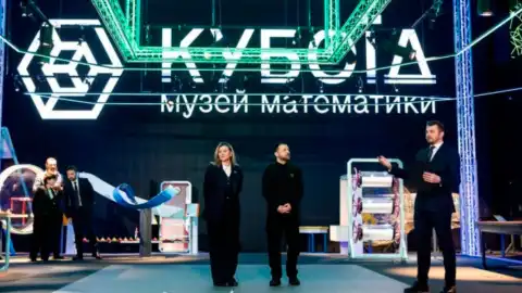 Володимир та Олена Зеленські на відкритті музею математики "Кубоїд". Фото: НУШ
