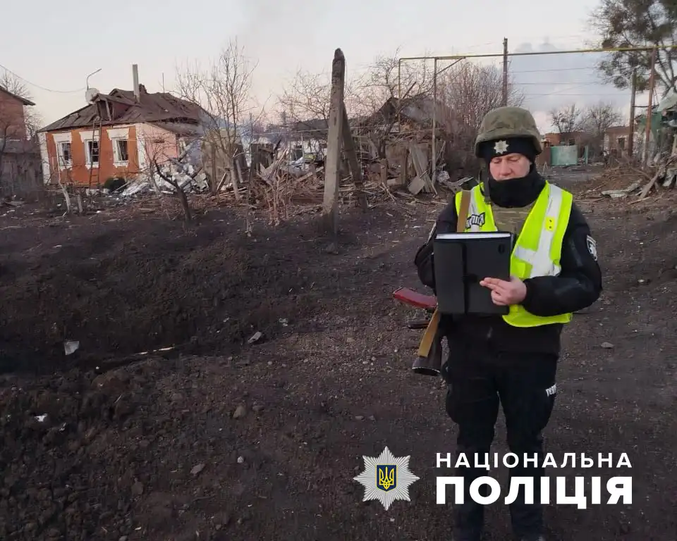 Росіяни вдарили з авіації по Краснопіллю. Фото: Нацполіція