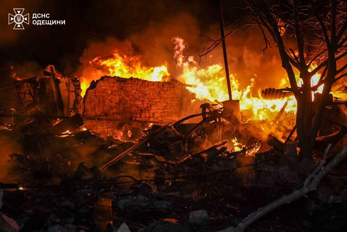 Ворог знову атакував Одещину. Фото: ДСНС