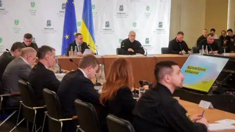 Кабмін виділив 5,2 млрд гривен на відбудову доріг. Фото: Telegram Денис Шмигаль
