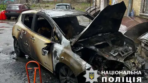 Автомобиль, который подожгли. Фото: Национальная полиция