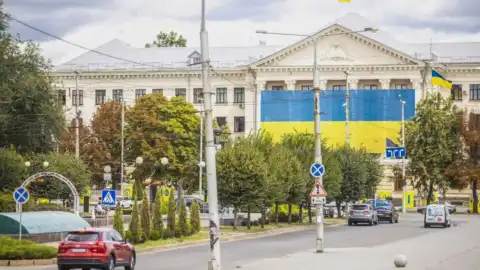 В Запорожье нелегальными сигаретами торгуют прямо напротив городского совета, – Плинский