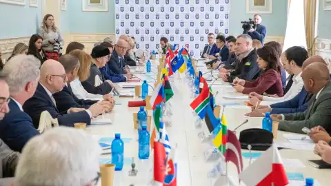 Віталій Кличко зустрівся з дипломатами 38 країн світу з питань допомоги Україні та інвестицій