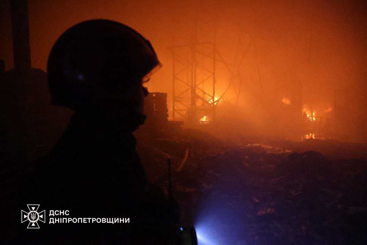 A fire that broke out due to an enemy strike in the city of Dnipro. Photo: State Emergency Service
