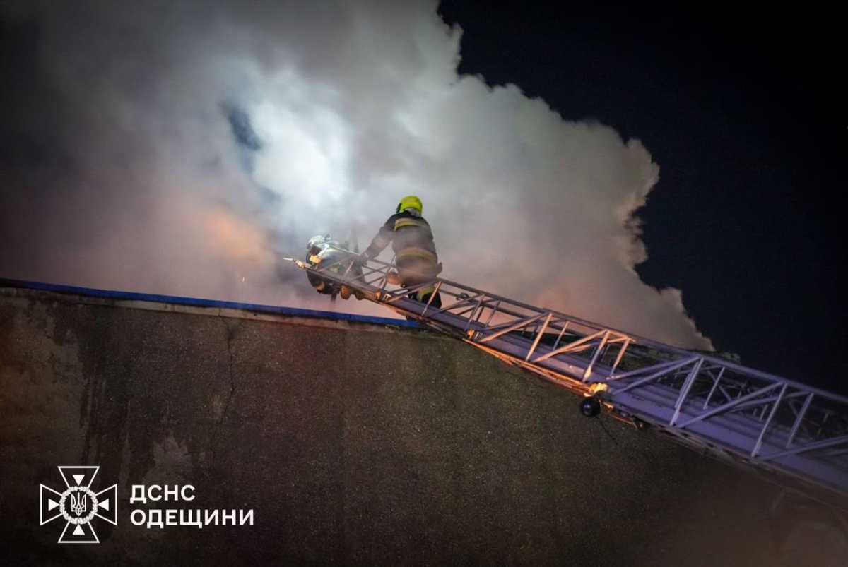 Последствия атаки россиян в Одесской области. Фото: ГосЧС