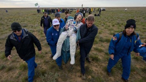 Дон Петітт одразу після повренення на Землю
