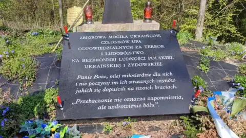 Новая табличка на Монастырской горе. Фото: Zlubaczowa