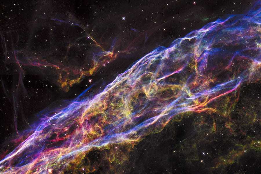 Фрагмент туманності Вуаль. Фото: NASA.