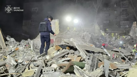 У Києві під завалами чути дзвінки. Рятівники шукають, зокрема, двох дітей, – МВС